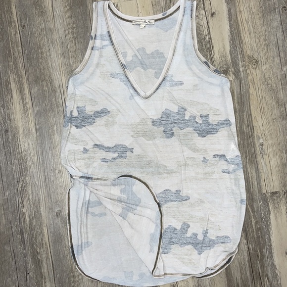 Camo V-neck Express Tank - Picture 3 of 5